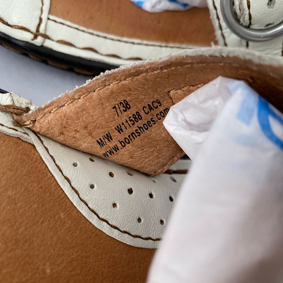 BORN Ladies White Leather Slip on Thong Sandals Size 7M - Picture 6 of 9